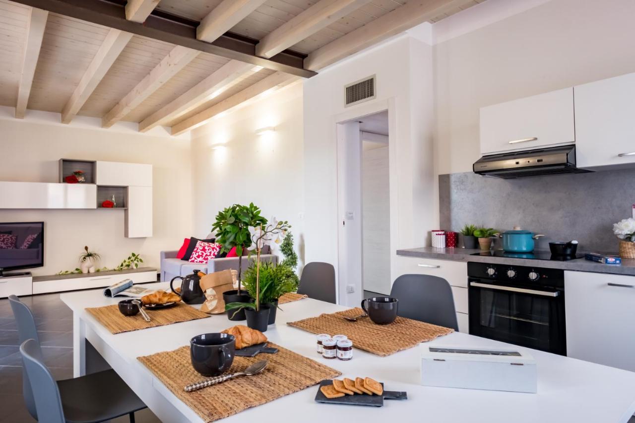 Residenza Gelsomino Appartement Desenzano del Garda Buitenkant foto