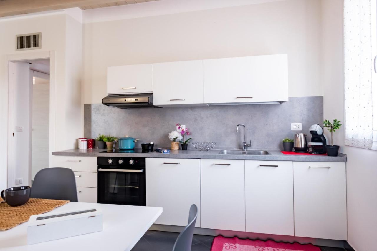 Residenza Gelsomino Appartement Desenzano del Garda Buitenkant foto